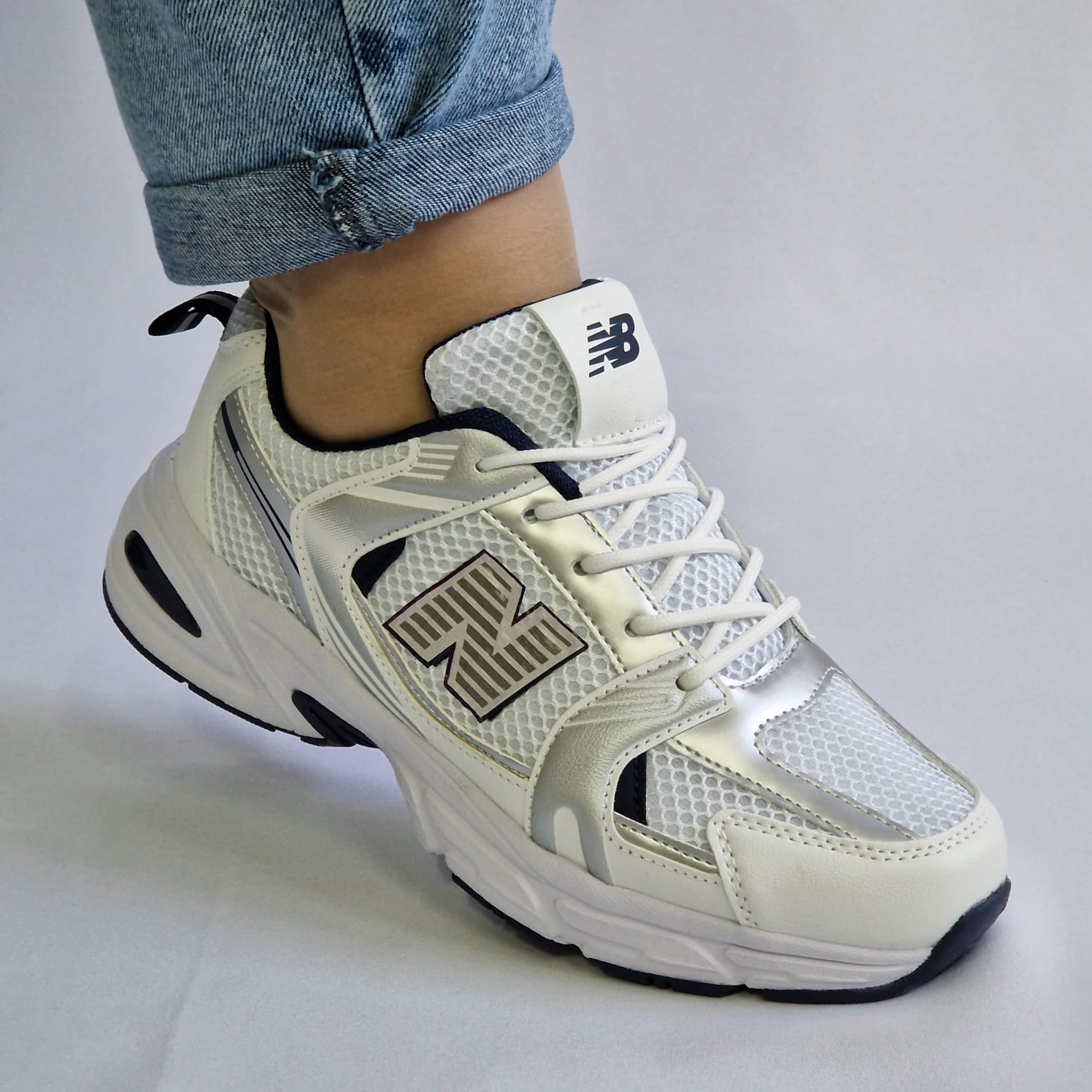 NB 77 branco azul