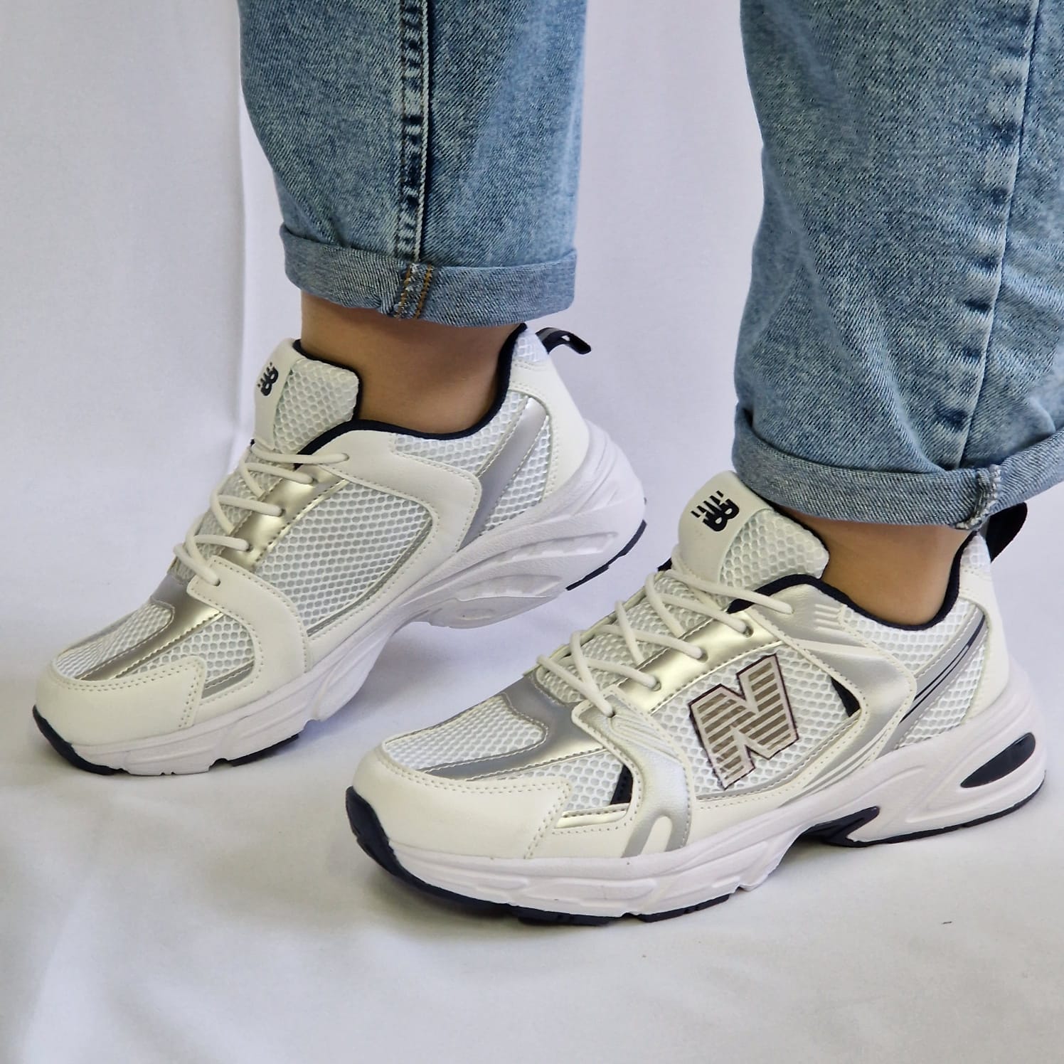 NB 77 branco azul