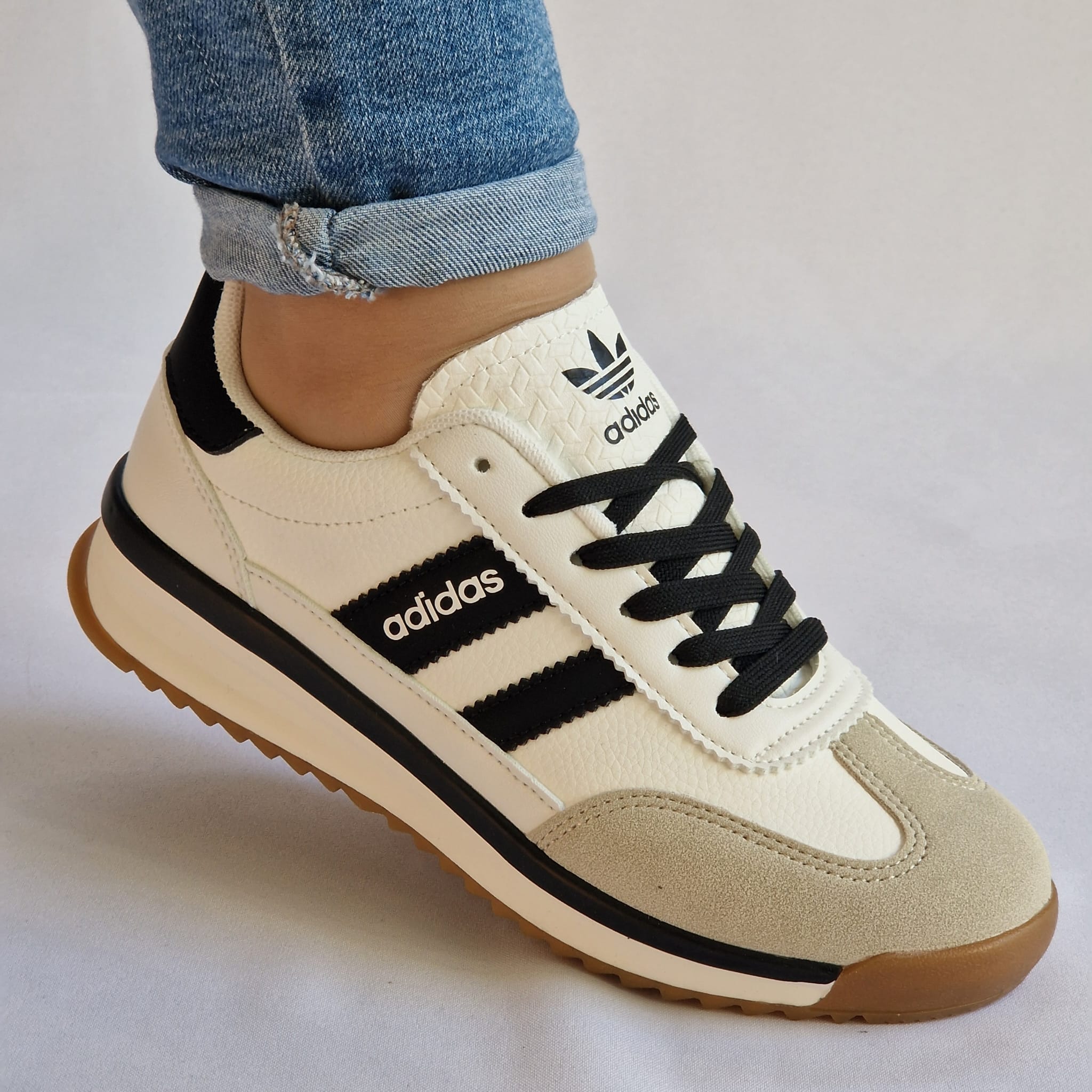 AD 572 BRANCO PRETO